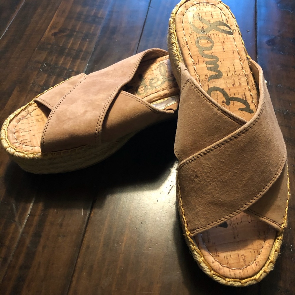 Chunky tan platform 3 in. Go to shoe. Style & comf